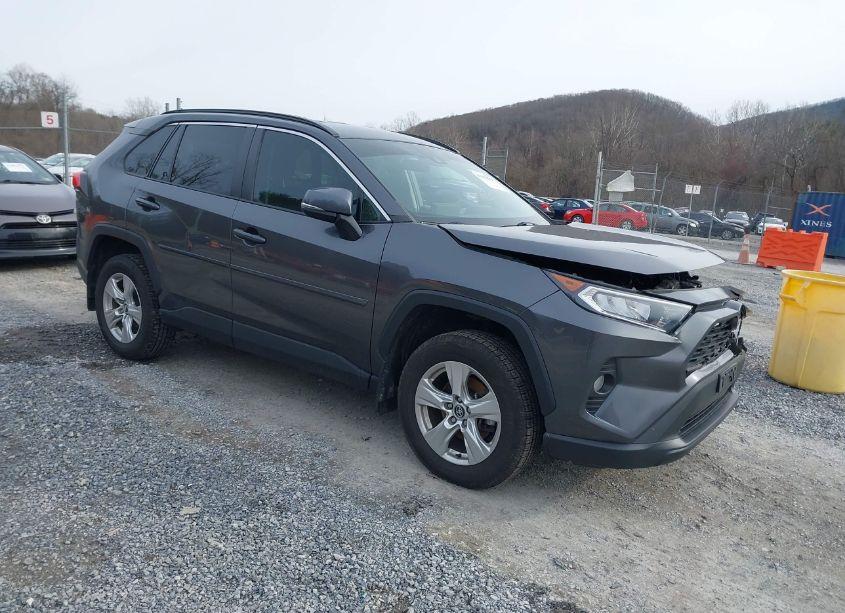 2020 Toyota Rav4 XLE (VIN 2T3P1RFV0LC115105) main photo