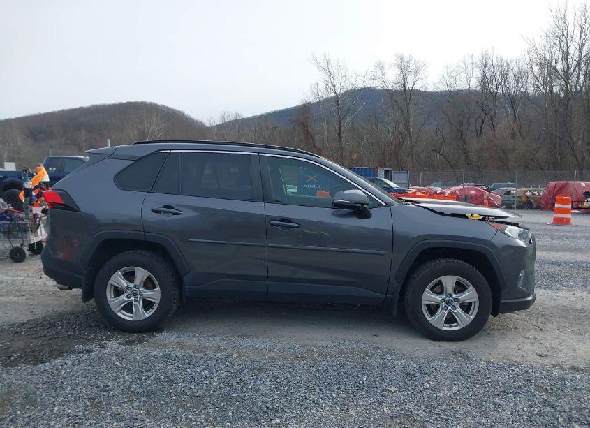 Photo 13 of 2020 Toyota Rav4 XLE (VIN 2T3P1RFV0LC115105)