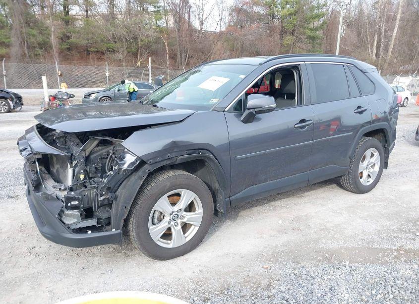 Photo 2 of 2020 Toyota Rav4 XLE (VIN 2T3P1RFV0LC115105)