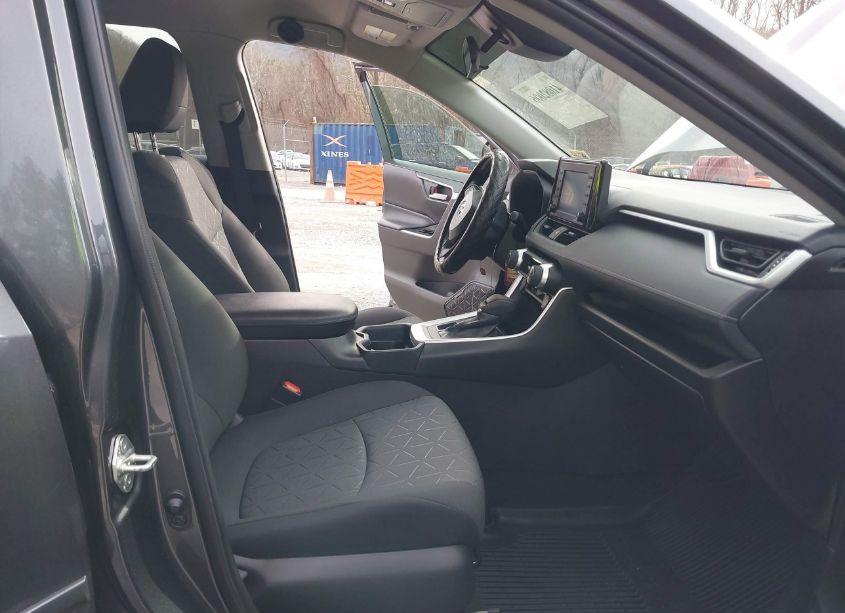 Photo 5 of 2020 Toyota Rav4 XLE (VIN 2T3P1RFV0LC115105)