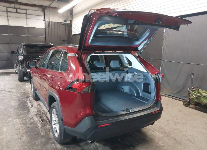 Photo 3 of 2020 Toyota Rav4 XLE (VIN 2T3P1RFV0LW113062)