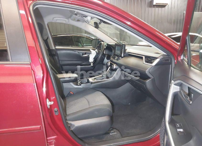 Photo 5 of 2020 Toyota Rav4 XLE (VIN 2T3P1RFV0LW113062)