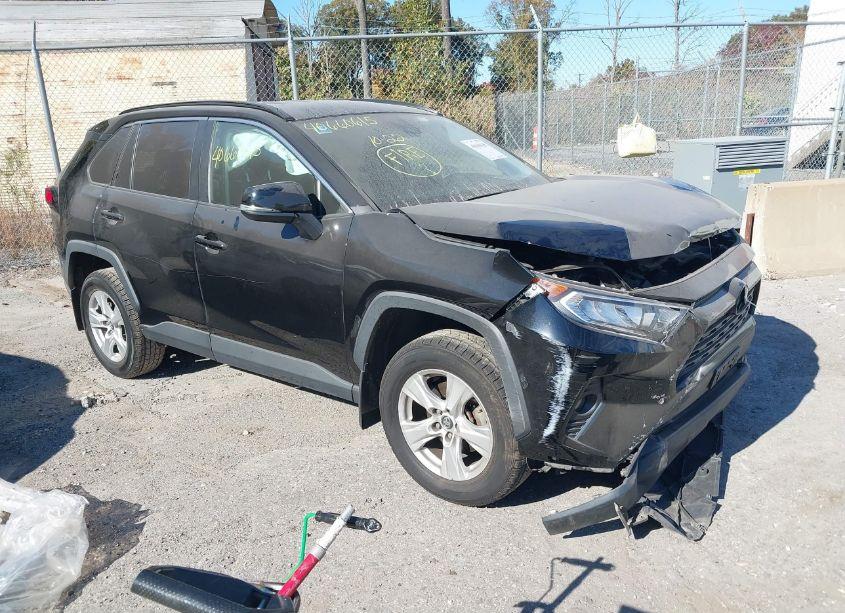 2021 Toyota Rav4 XLE (VIN 2T3P1RFV0MC167349) main photo