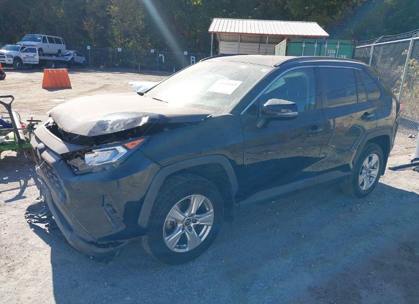 Photo 2 of 2021 Toyota Rav4 XLE (VIN 2T3P1RFV0MC167349)