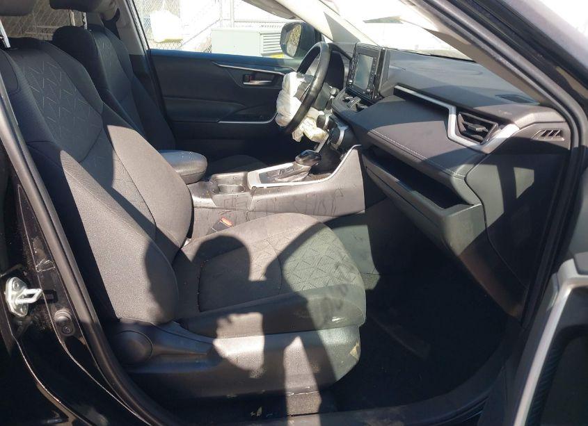 Photo 5 of 2021 Toyota Rav4 XLE (VIN 2T3P1RFV0MC167349)