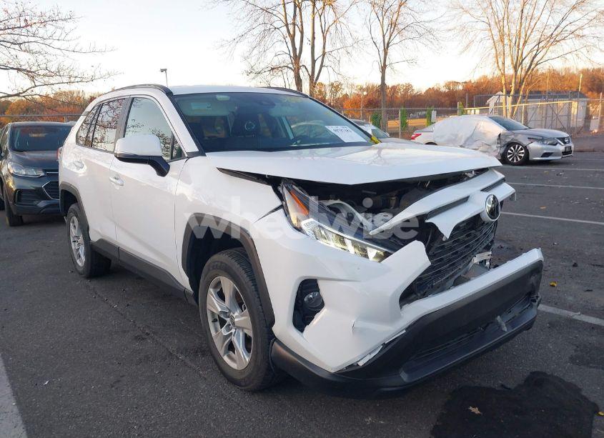 2021 Toyota Rav4 XLE (VIN 2T3P1RFV0MC186757) main photo