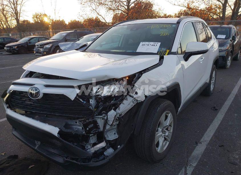 Photo 2 of 2021 Toyota Rav4 XLE (VIN 2T3P1RFV0MC186757)