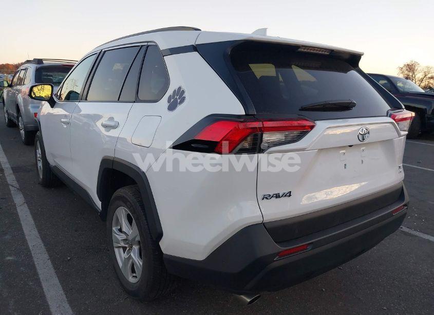 Photo 3 of 2021 Toyota Rav4 XLE (VIN 2T3P1RFV0MC186757)