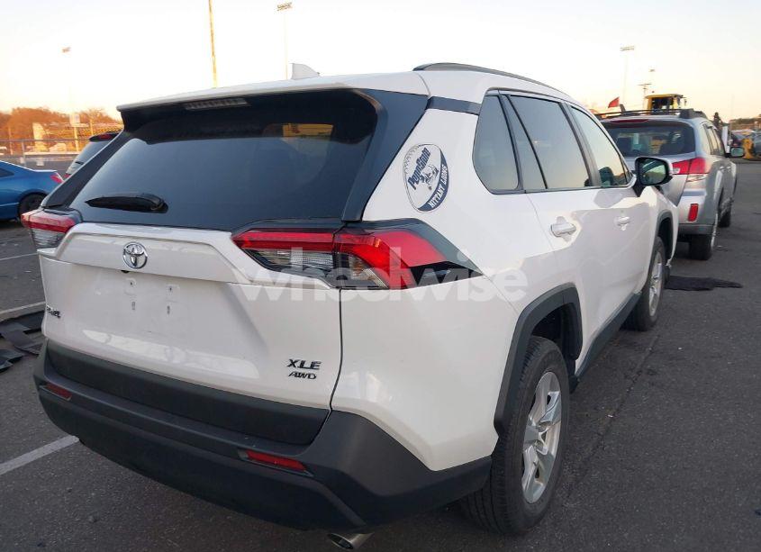 Photo 4 of 2021 Toyota Rav4 XLE (VIN 2T3P1RFV0MC186757)