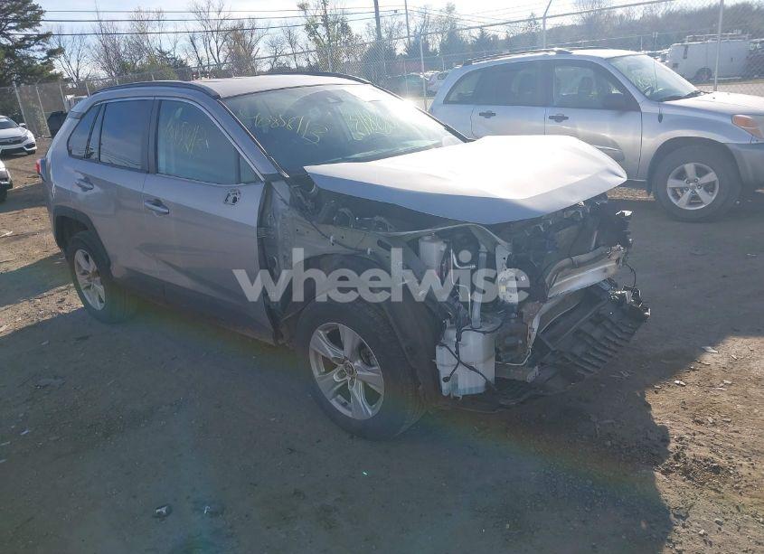 2021 Toyota Rav4 XLE (VIN 2T3P1RFV0MW182433) main photo