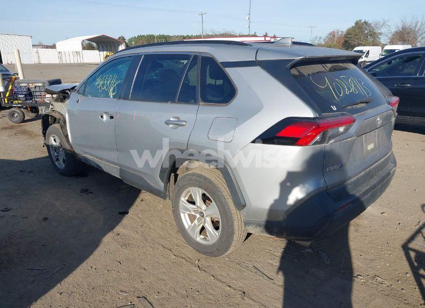 Photo 3 of 2021 Toyota Rav4 XLE (VIN 2T3P1RFV0MW182433)