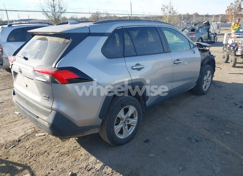Photo 4 of 2021 Toyota Rav4 XLE (VIN 2T3P1RFV0MW182433)