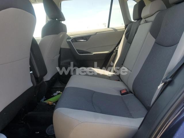 Photo 5 of 2021 TOYOTA RAV4 XLE (VIN 2T3P1RFV0MW188586)