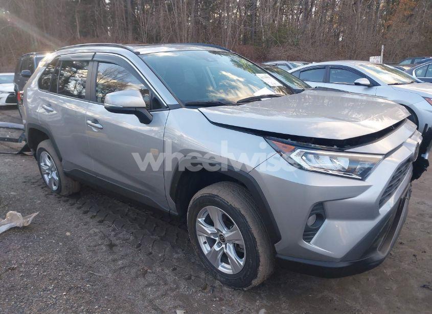 2021 Toyota Rav4 XLE (VIN 2T3P1RFV0MW191133) main photo