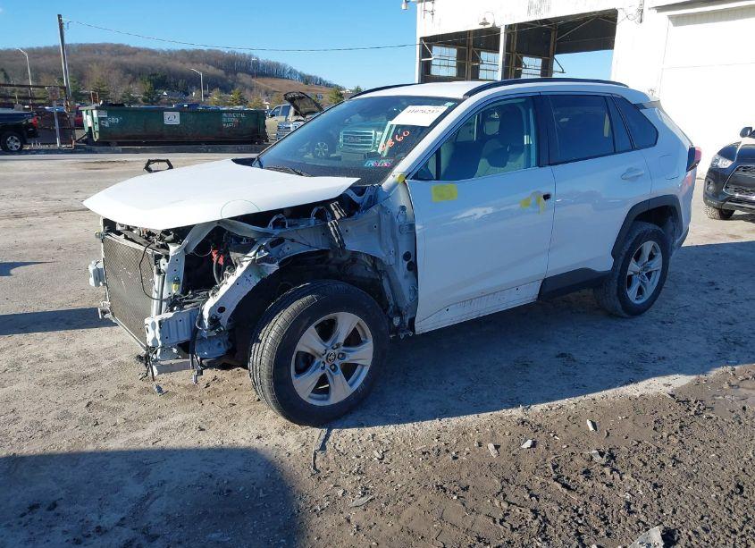 Photo 2 of 2021 Toyota Rav4 XLE (VIN 2T3P1RFV0MW202860)