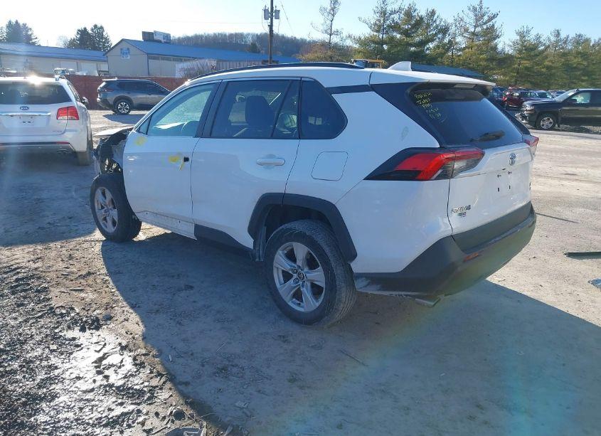 Photo 3 of 2021 Toyota Rav4 XLE (VIN 2T3P1RFV0MW202860)