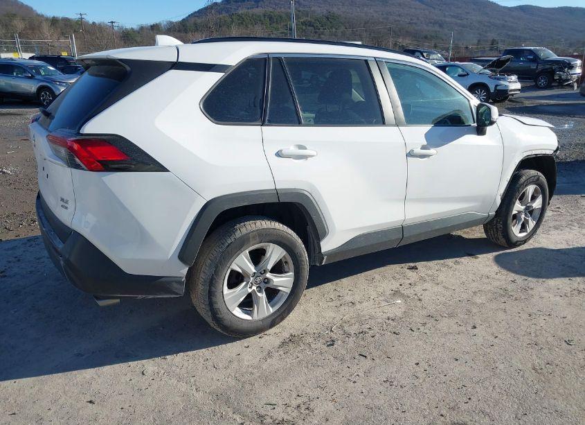 Photo 4 of 2021 Toyota Rav4 XLE (VIN 2T3P1RFV0MW202860)