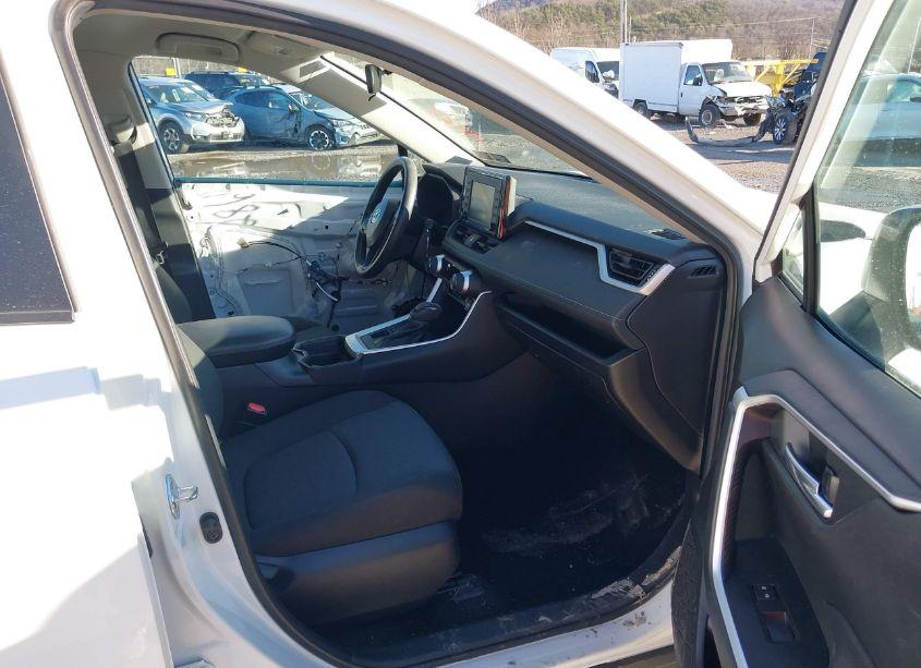 Photo 5 of 2021 Toyota Rav4 XLE (VIN 2T3P1RFV0MW202860)