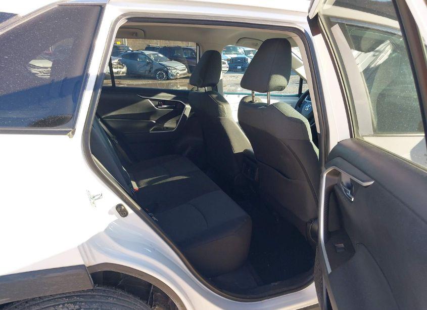 Photo 8 of 2021 Toyota Rav4 XLE (VIN 2T3P1RFV0MW202860)