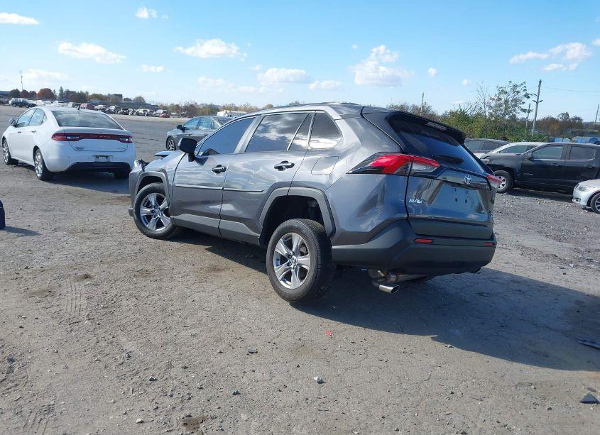 Photo 3 of 2022 Toyota Rav4 XLE (VIN 2T3P1RFV0NC309345)