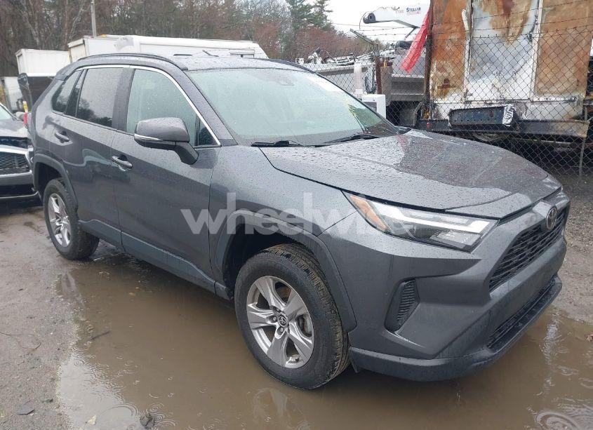 2022 Toyota Rav4 XLE (VIN 2T3P1RFV0NW298295) main photo