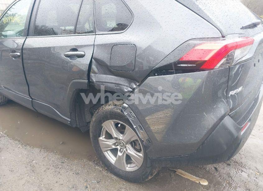 Photo 6 of 2022 Toyota Rav4 XLE (VIN 2T3P1RFV0NW298295)