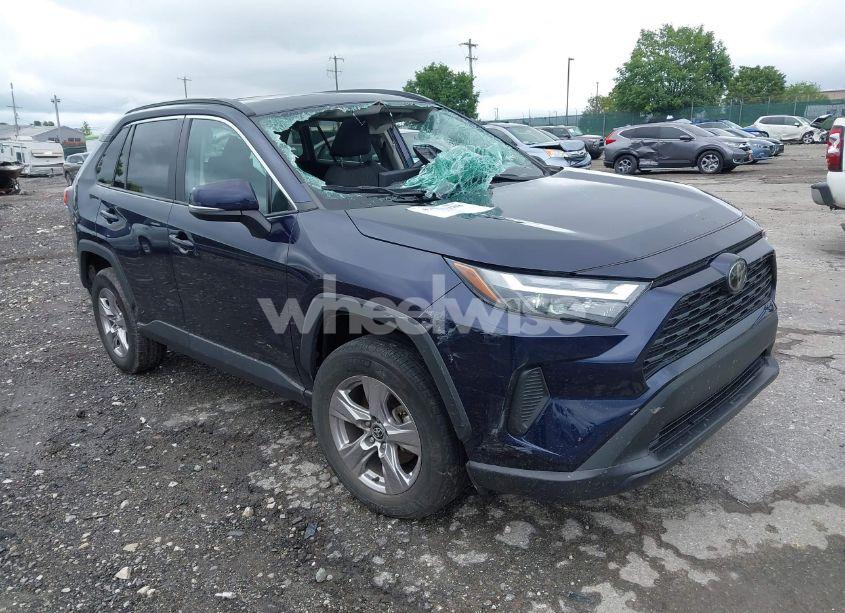 2022 Toyota Rav4 XLE (VIN 2T3P1RFV0NW311854) main photo