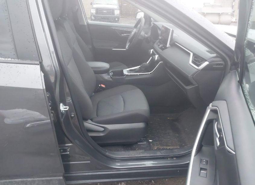 Photo 4 of 2024 Toyota Rav4 XLE (VIN 2T3P1RFV0RW418988)