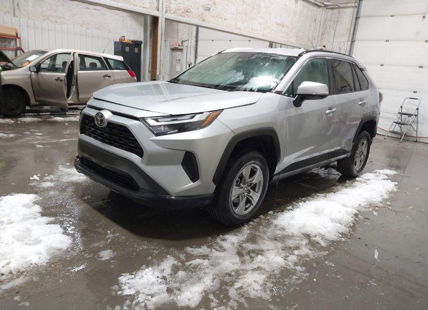 Photo 2 of 2024 Toyota Rav4 XLE (VIN 2T3P1RFV0RW432020)