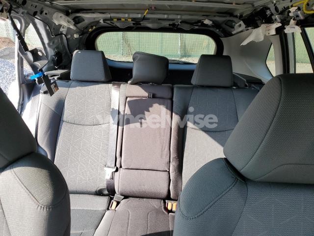 Photo 2 of 2025 TOYOTA RAV4 XLE (VIN 2T3P1RFV0SW498668)