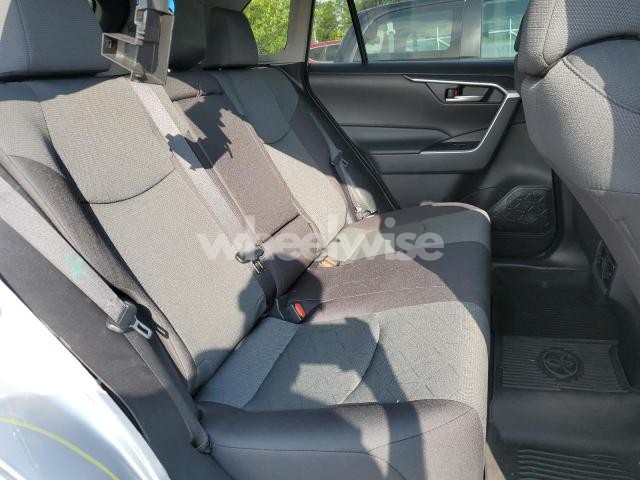 Photo 5 of 2025 TOYOTA RAV4 XLE (VIN 2T3P1RFV0SW498668)