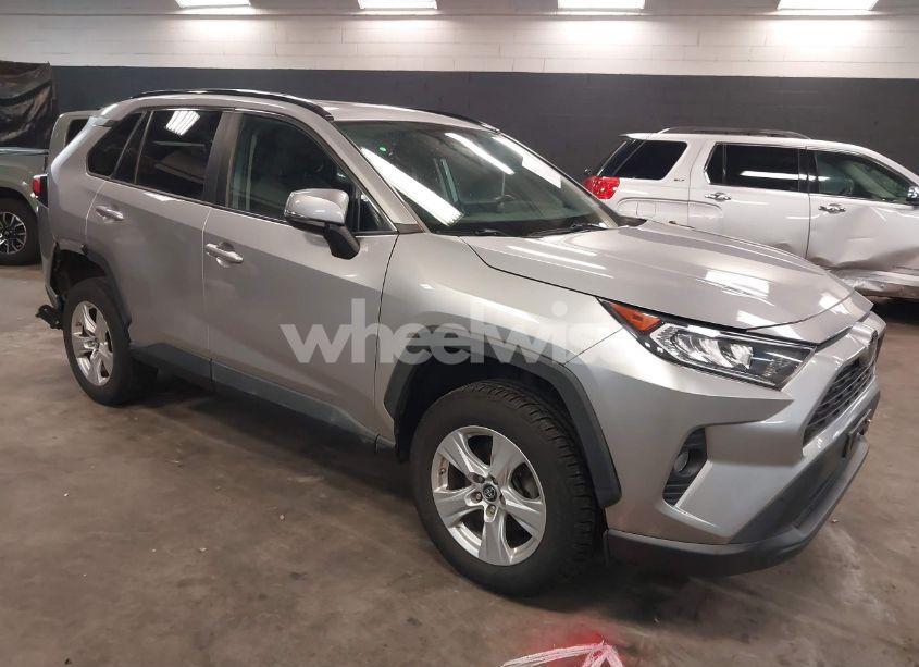 2019 Toyota Rav4 XLE (VIN 2T3P1RFV1KW059527) main photo