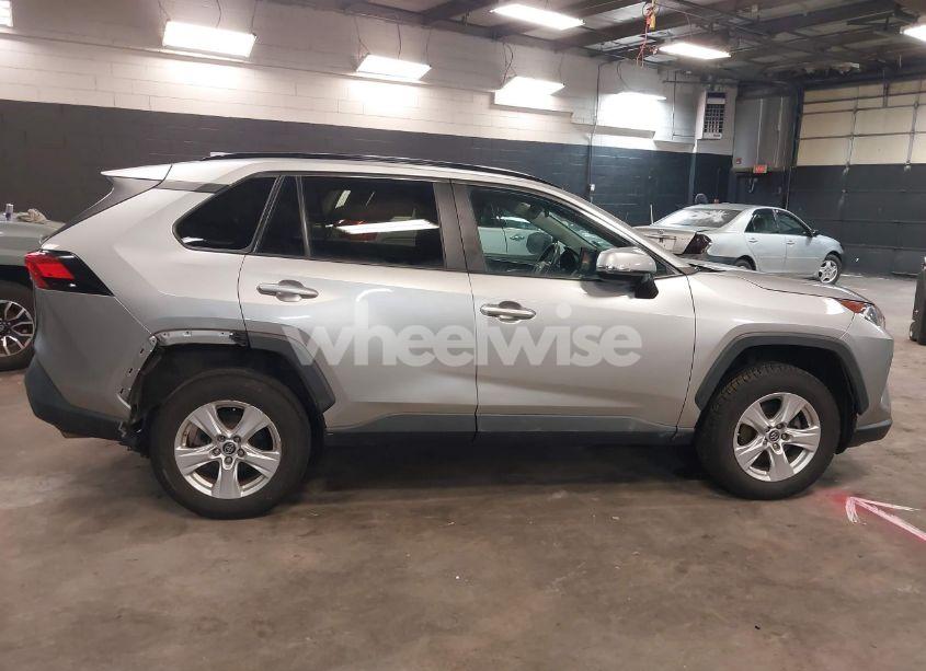 Photo 14 of 2019 Toyota Rav4 XLE (VIN 2T3P1RFV1KW059527)