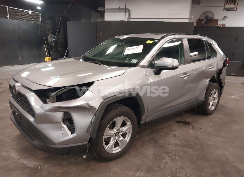 Photo 2 of 2019 Toyota Rav4 XLE (VIN 2T3P1RFV1KW059527)