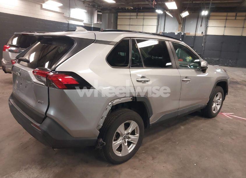 Photo 4 of 2019 Toyota Rav4 XLE (VIN 2T3P1RFV1KW059527)