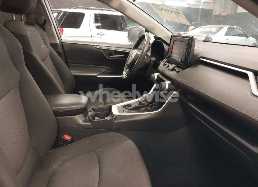 Photo 5 of 2019 Toyota Rav4 XLE (VIN 2T3P1RFV1KW059527)