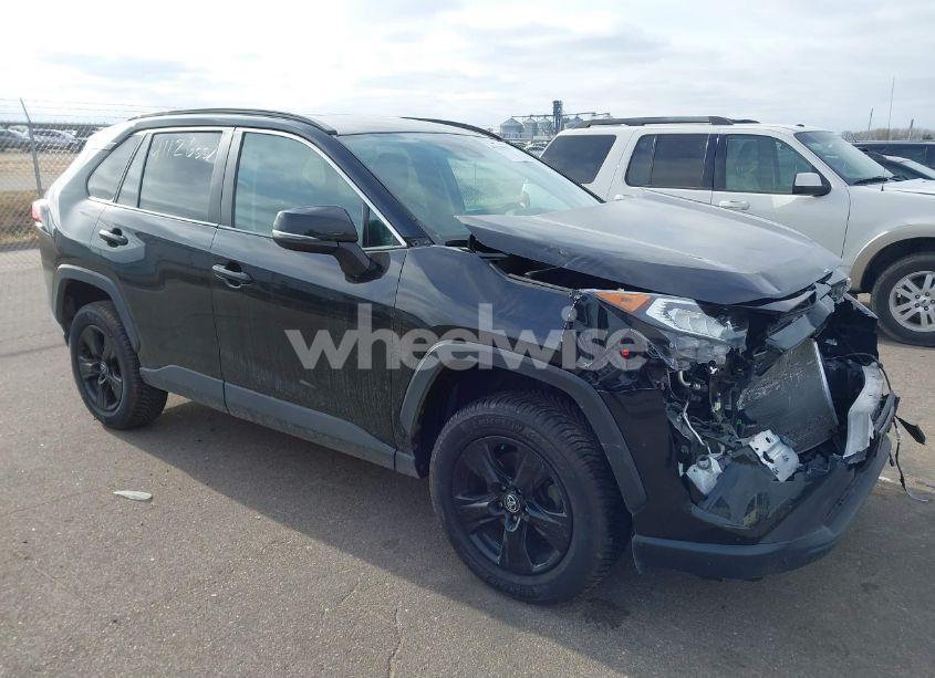 2020 Toyota Rav4 XLE (VIN 2T3P1RFV1LC066304) main photo
