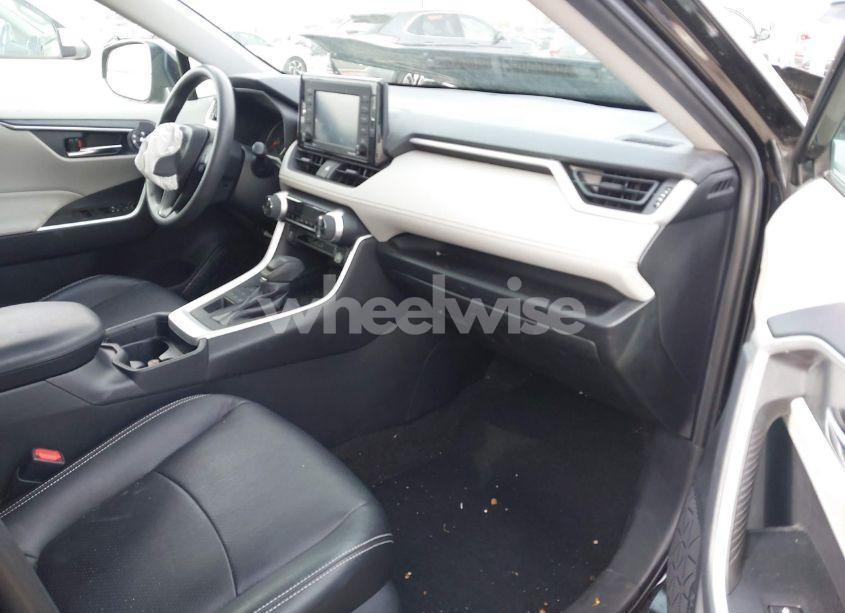 Photo 5 of 2020 Toyota Rav4 XLE (VIN 2T3P1RFV1LC066304)