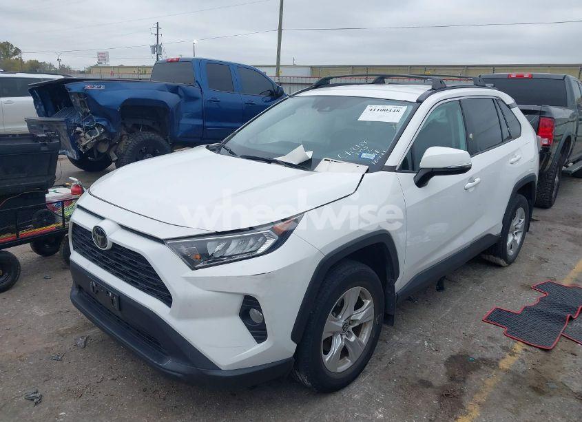 Photo 2 of 2021 Toyota Rav4 XLE (VIN 2T3P1RFV1MC172138)