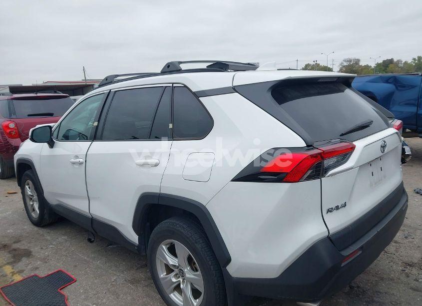 Photo 3 of 2021 Toyota Rav4 XLE (VIN 2T3P1RFV1MC172138)