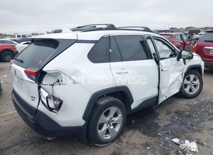 Photo 4 of 2021 Toyota Rav4 XLE (VIN 2T3P1RFV1MC172138)