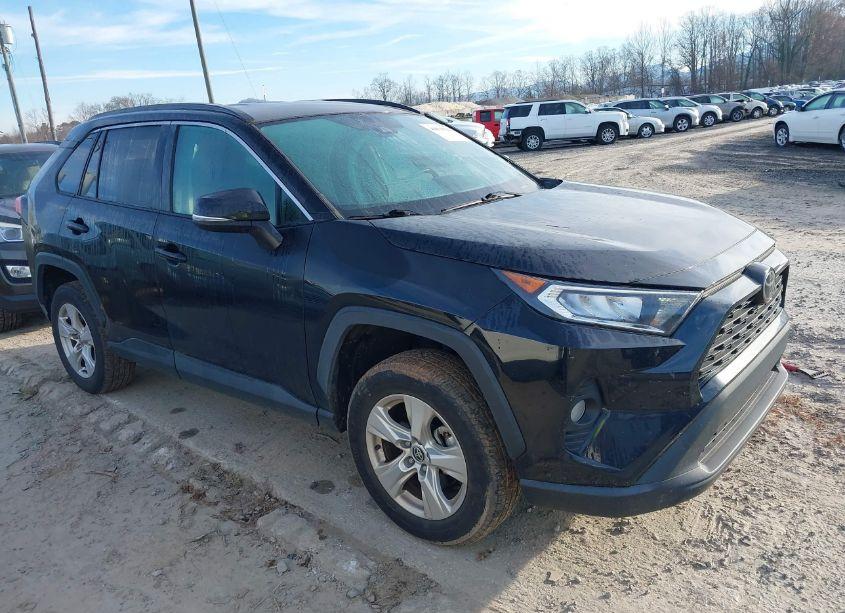 2021 Toyota Rav4 XLE (VIN 2T3P1RFV1MC190557) main photo