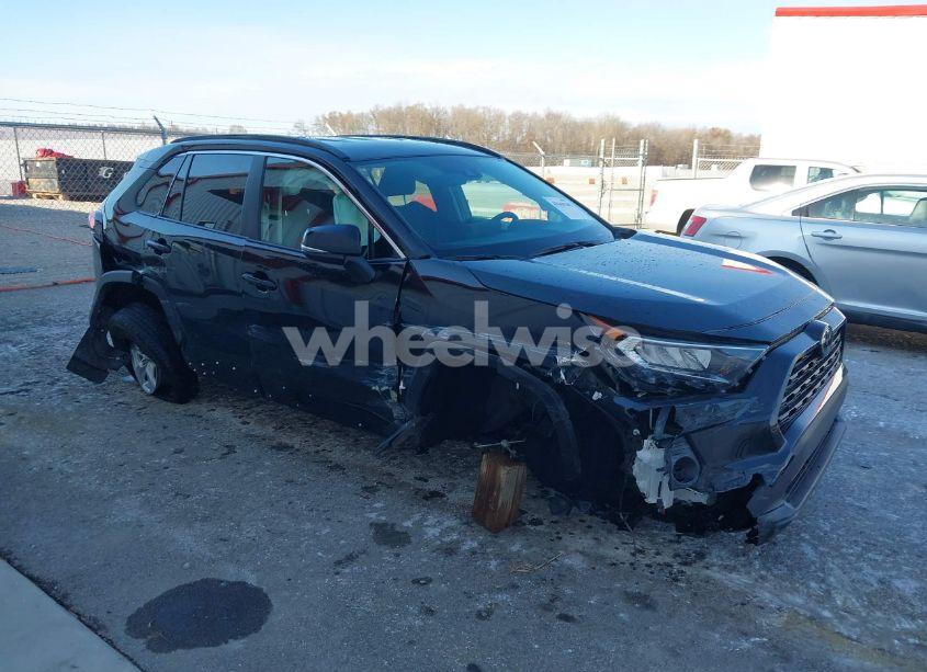 2021 Toyota Rav4 XLE (VIN 2T3P1RFV1MC218728) main photo