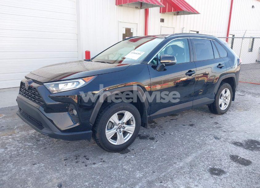 Photo 2 of 2021 Toyota Rav4 XLE (VIN 2T3P1RFV1MC218728)