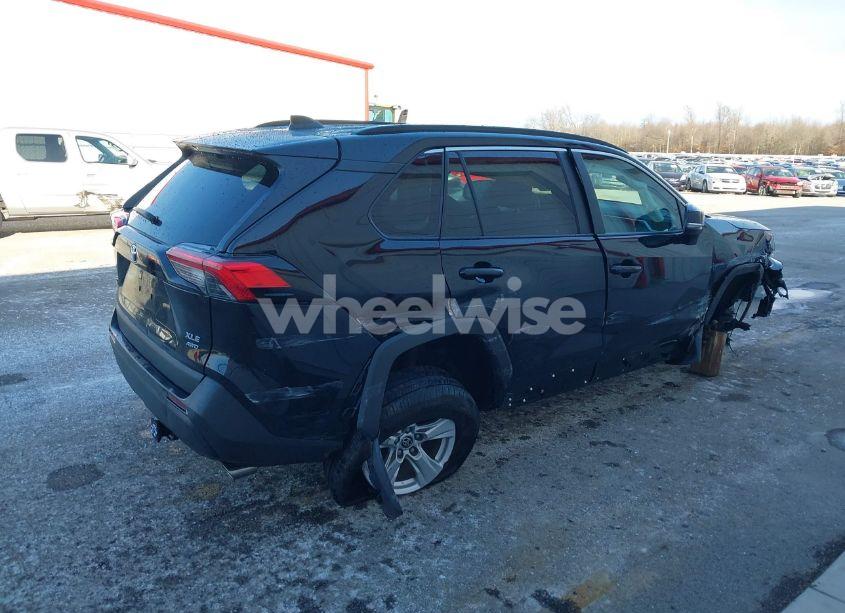 Photo 4 of 2021 Toyota Rav4 XLE (VIN 2T3P1RFV1MC218728)