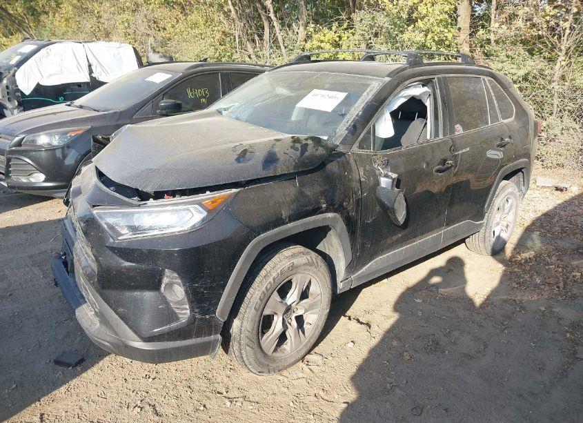 Photo 2 of 2021 Toyota Rav4 XLE (VIN 2T3P1RFV1MW172378)