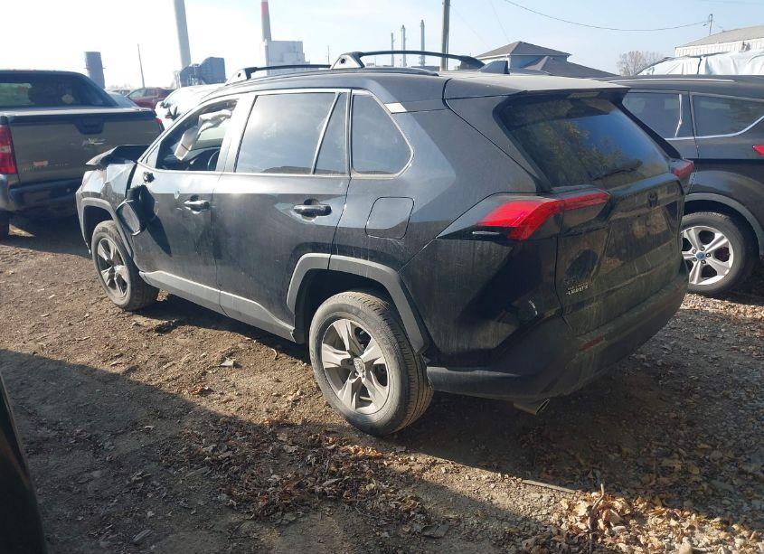 Photo 3 of 2021 Toyota Rav4 XLE (VIN 2T3P1RFV1MW172378)