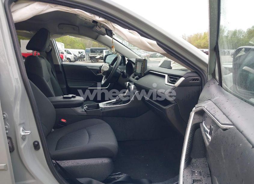 Photo 5 of 2021 Toyota Rav4 XLE (VIN 2T3P1RFV1MW216783)