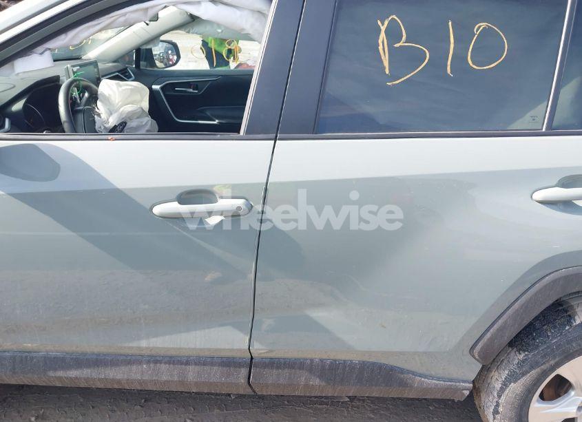 Photo 14 of 2021 Toyota Rav4 XLE (VIN 2T3P1RFV1MW239321)