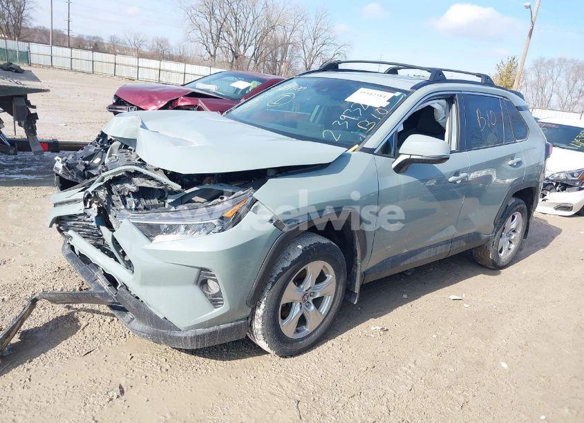 Photo 2 of 2021 Toyota Rav4 XLE (VIN 2T3P1RFV1MW239321)